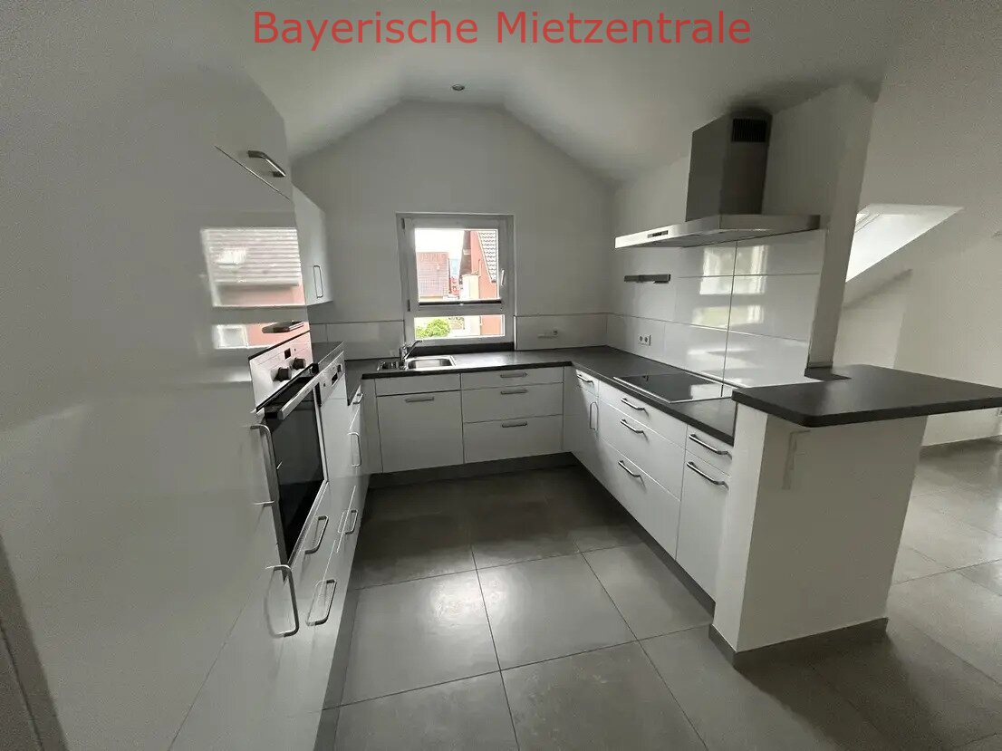 ***BAYERISCHE MIETZENTRALE: Exklusive Wohlfühl-Wohnung mit EBK, 2 Balkone, 2 Stellplätze, beste Wärmedämmung, zentral, ruhig!!!***