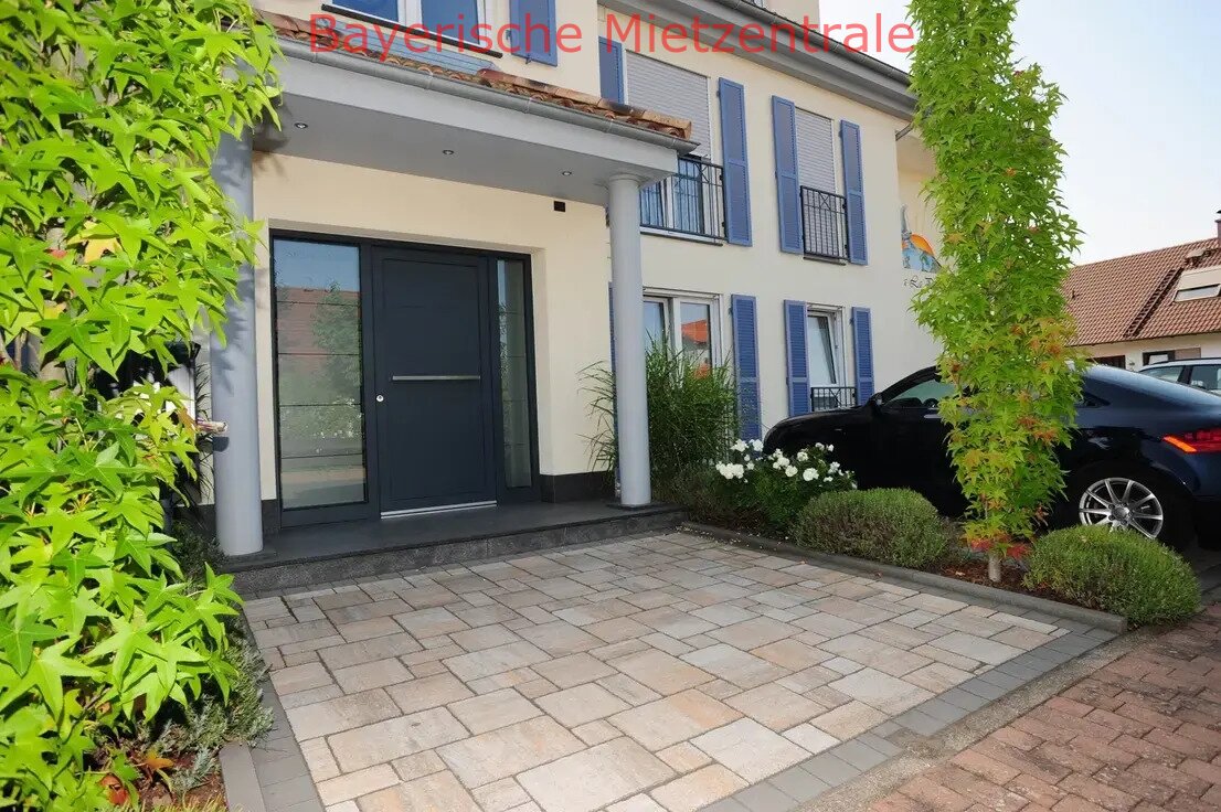 ***BAYERISCHE MIETZENTRALE: Exklusive Wohlfühl-Wohnung mit EBK, 2 Balkone, 2 Stellplätze, beste Wärmedämmung, zentral, ruhig!!!***