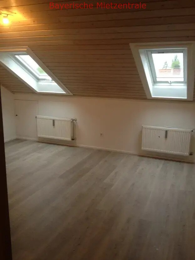 ***BAYERISCHE MIETZENTRALE: Schöne klimatisierte 3,5 Zimmer Wohnung!!!***