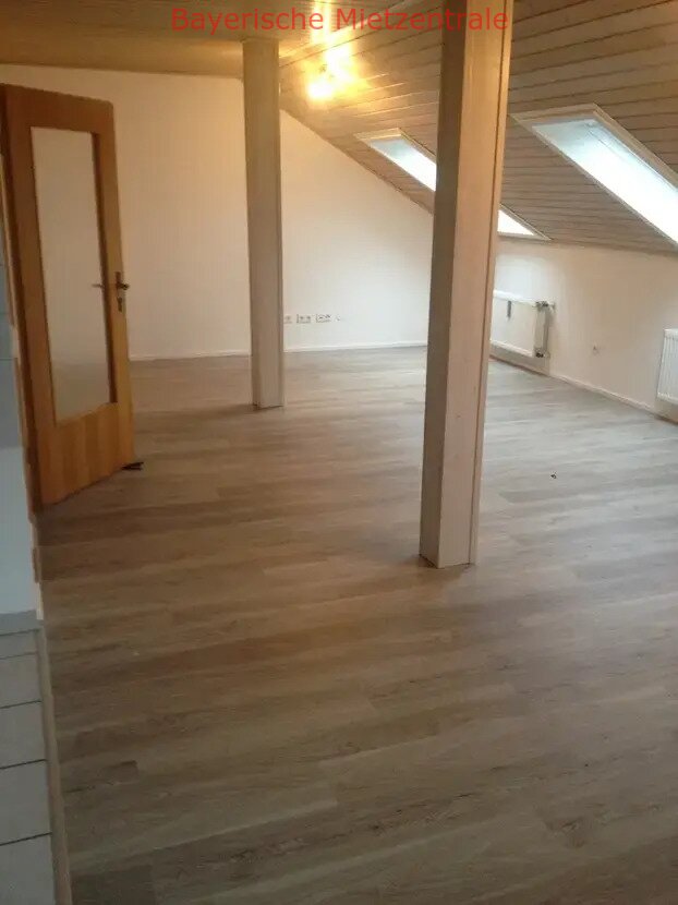 ***BAYERISCHE MIETZENTRALE: Schöne klimatisierte 3,5 Zimmer Wohnung!!!***