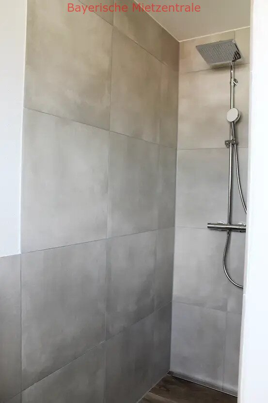 ***BAYERISCHE MIETZENTRALE: Großzügiges Haus mit traumhaftem Ausblick von der Dachterasse in Obergriesbach!!!***