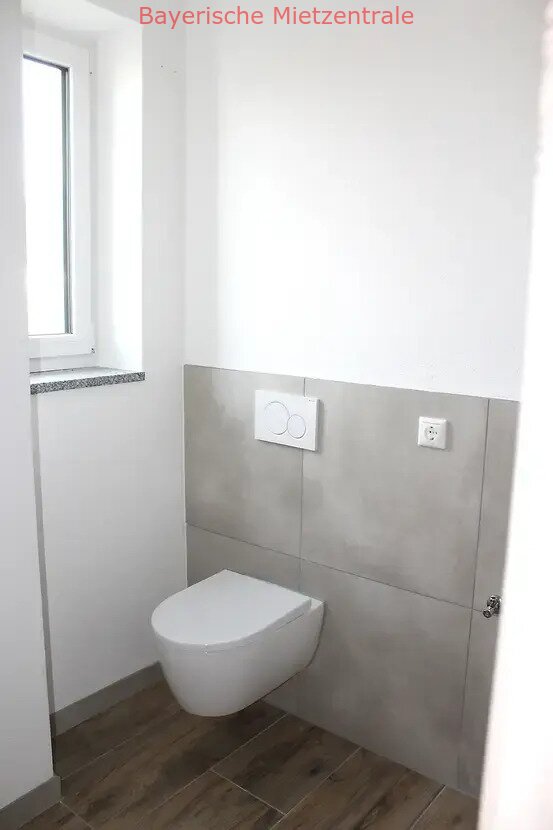 ***BAYERISCHE MIETZENTRALE: Großzügiges Haus mit traumhaftem Ausblick von der Dachterasse in Obergriesbach!!!***