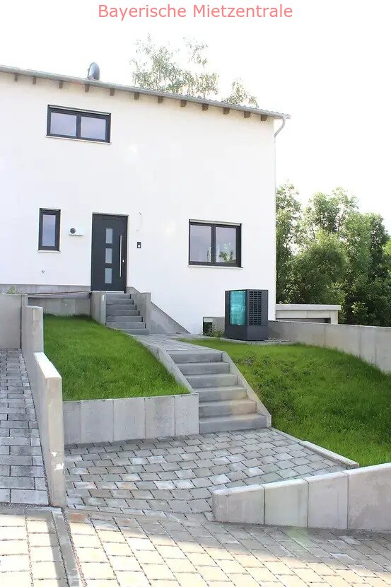 ***BAYERISCHE MIETZENTRALE: Großzügiges Haus mit traumhaftem Ausblick von der Dachterasse in Obergriesbach!!!***