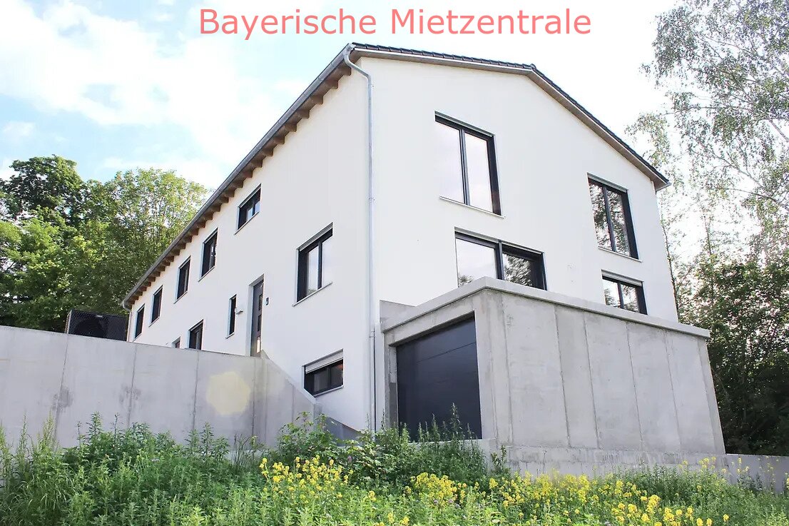 ***BAYERISCHE MIETZENTRALE: Großzügiges Haus mit traumhaftem Ausblick von der Dachterasse in Obergriesbach!!!***