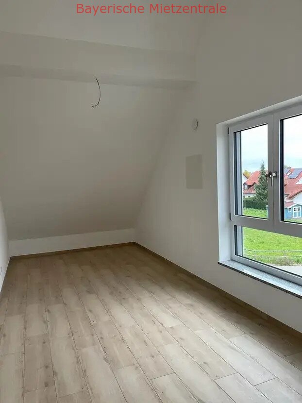 ***BAYERISCHE MIETZENTRALE: Geräumiges Reiheneckhaus mit 5 Zimmer in Buchloe-Lindenberg!!!***