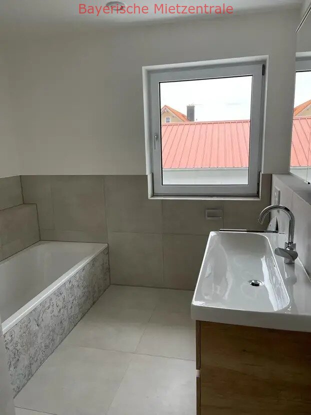 ***BAYERISCHE MIETZENTRALE: Geräumiges Reiheneckhaus mit 5 Zimmer in Buchloe-Lindenberg!!!***