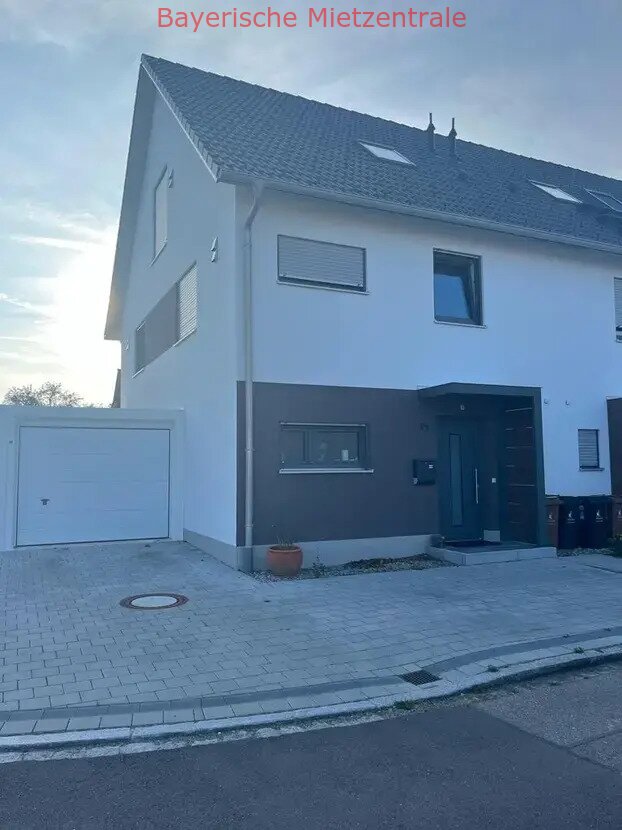 ***BAYERISCHE MIETZENTRALE: Geräumiges Reiheneckhaus mit 5 Zimmer in Buchloe-Lindenberg!!!***