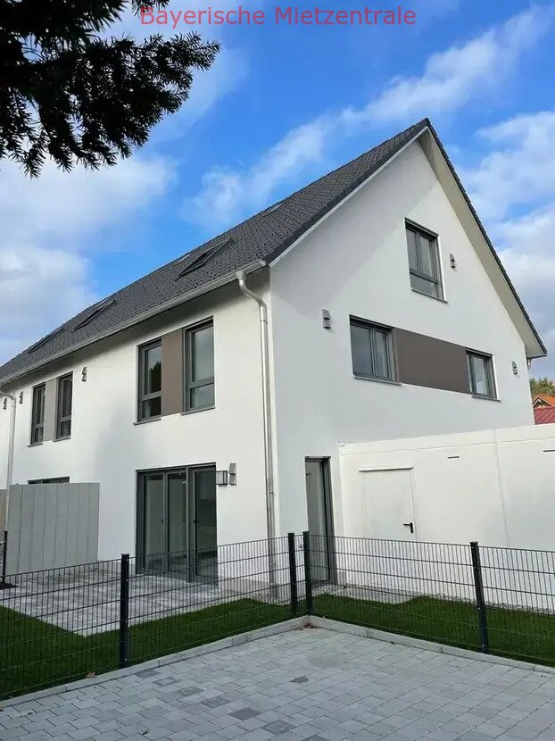 ***BAYERISCHE MIETZENTRALE: Geräumiges Reiheneckhaus mit 5 Zimmer in Buchloe-Lindenberg!!!***