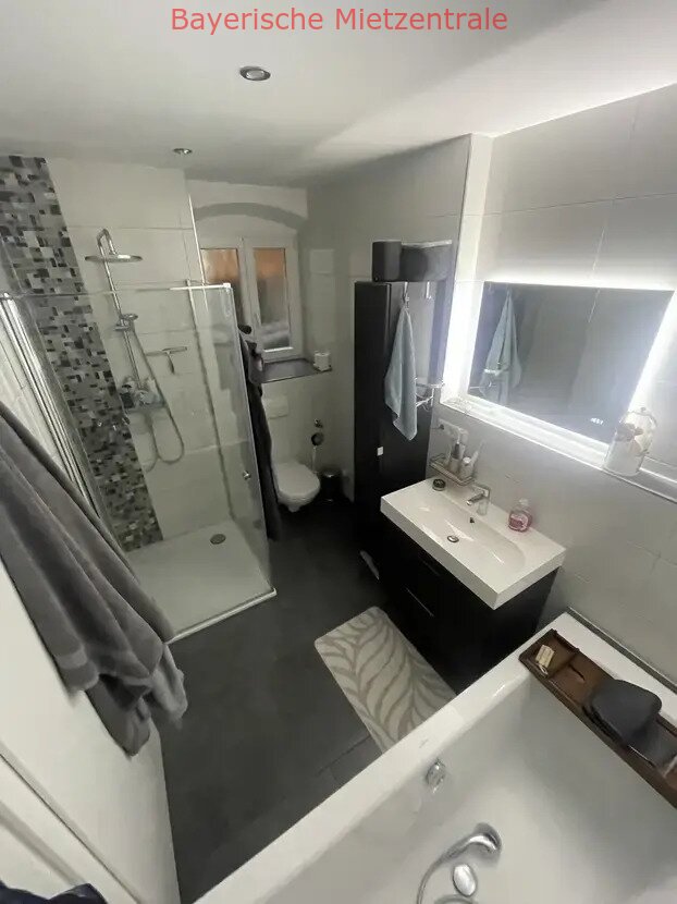 ***BAYERISCHE MIETZENTRALE: Freundliche, moderne Erdgeschosswohnung in Fürth!!!***