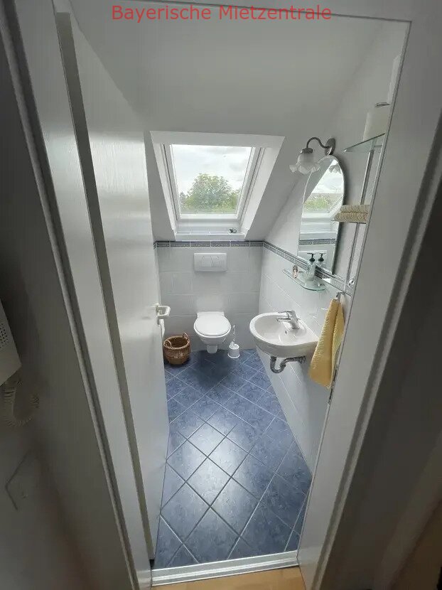 ***BAYERISCHE MIETZENTRALE: Exklusive, gepflegte 3.5-Zimmer-Dachgeschosswohnung mit EBK!!!***