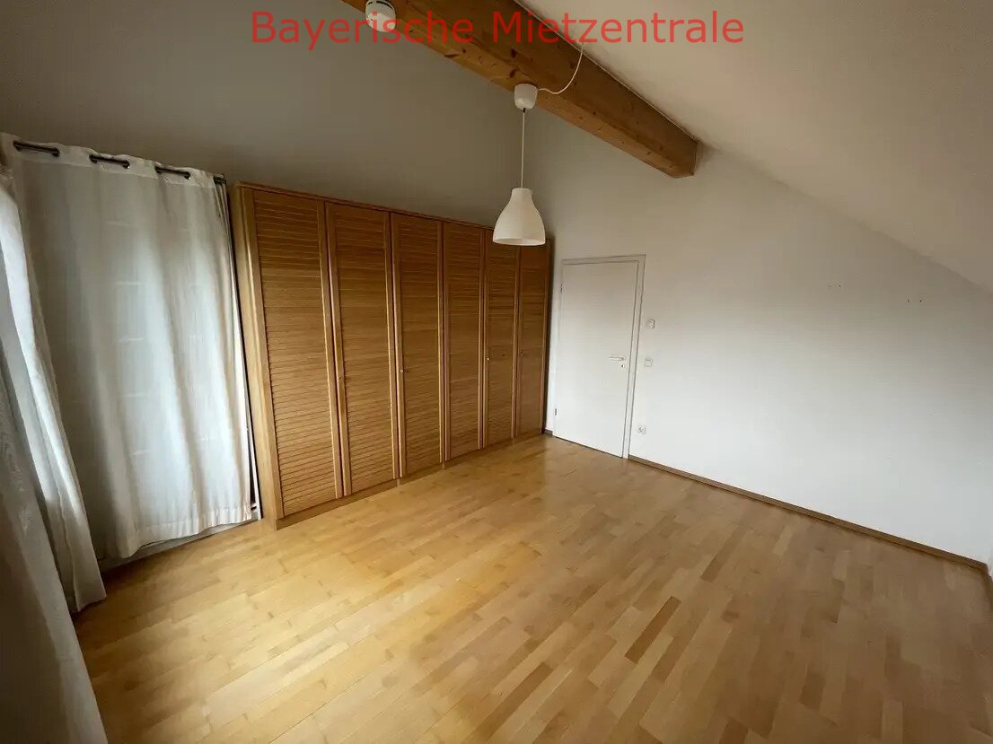 ***BAYERISCHE MIETZENTRALE: Exklusive, gepflegte 3.5-Zimmer-Dachgeschosswohnung mit EBK!!!***