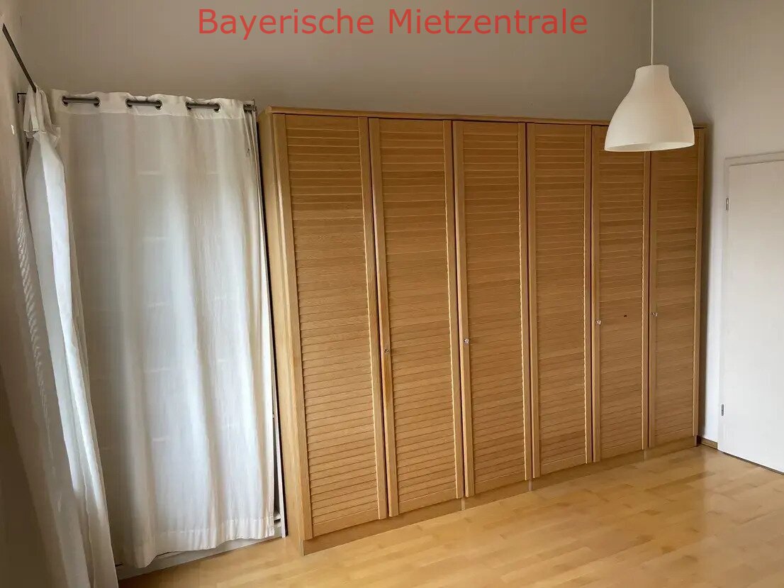 ***BAYERISCHE MIETZENTRALE: Exklusive, gepflegte 3.5-Zimmer-Dachgeschosswohnung mit EBK!!!***