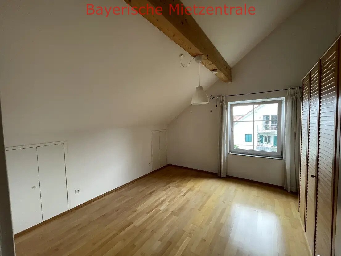 ***BAYERISCHE MIETZENTRALE: Exklusive, gepflegte 3.5-Zimmer-Dachgeschosswohnung mit EBK!!!***