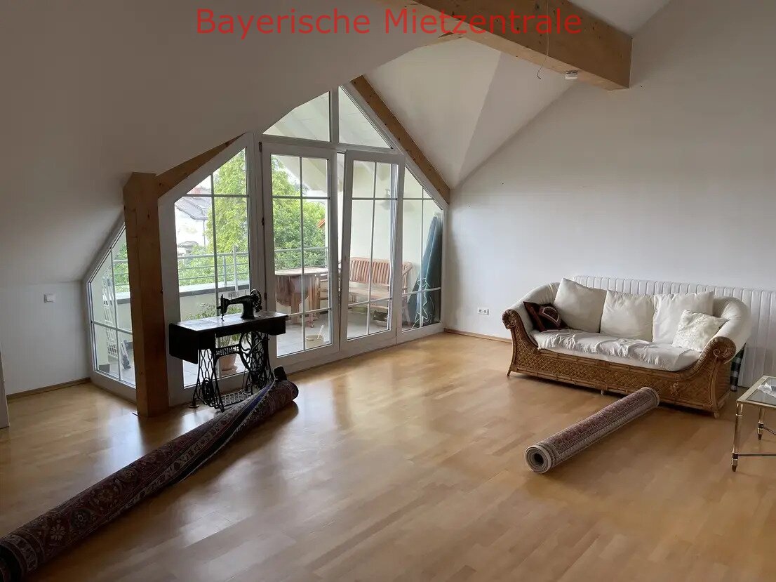 ***BAYERISCHE MIETZENTRALE: Exklusive, gepflegte 3.5-Zimmer-Dachgeschosswohnung mit EBK!!!***