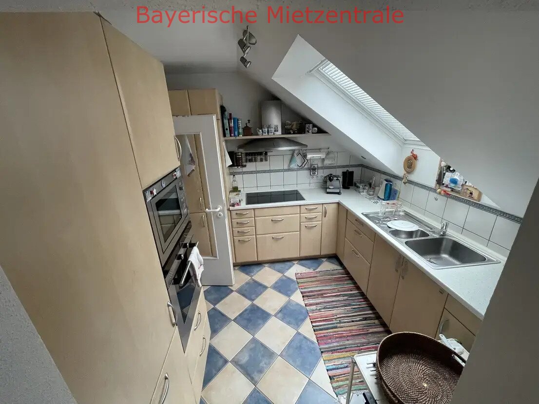 ***BAYERISCHE MIETZENTRALE: Exklusive, gepflegte 3.5-Zimmer-Dachgeschosswohnung mit EBK!!!***