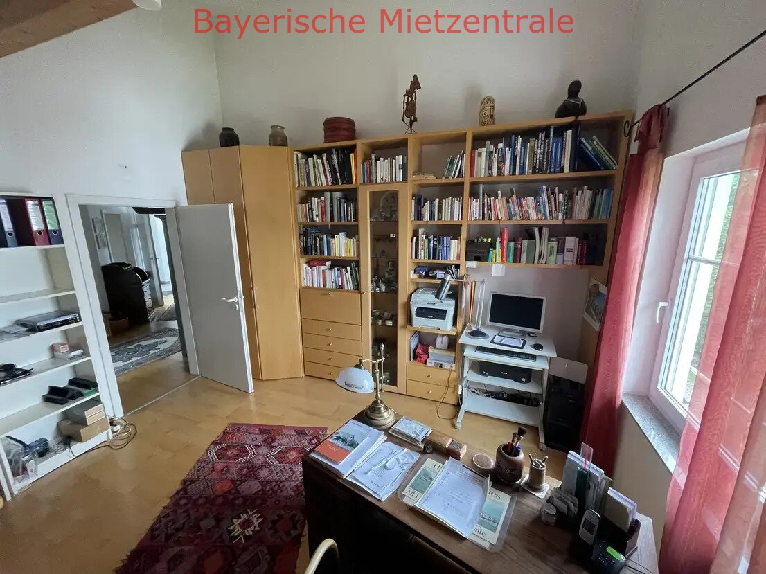 ***BAYERISCHE MIETZENTRALE: Exklusive, gepflegte 3.5-Zimmer-Dachgeschosswohnung mit EBK!!!***