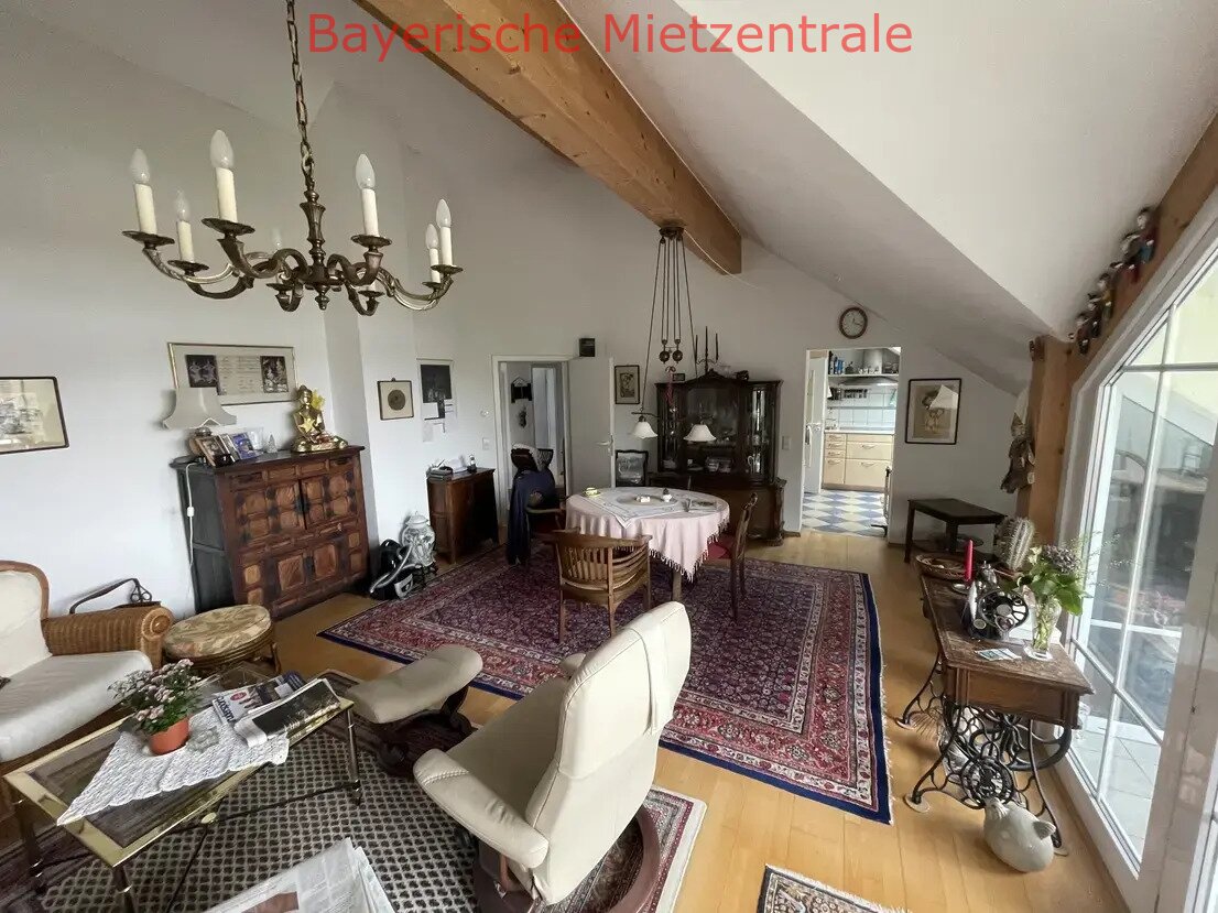 ***BAYERISCHE MIETZENTRALE: Exklusive, gepflegte 3.5-Zimmer-Dachgeschosswohnung mit EBK!!!***