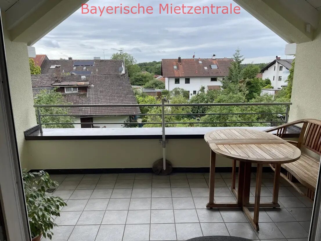 ***BAYERISCHE MIETZENTRALE: Exklusive, gepflegte 3.5-Zimmer-Dachgeschosswohnung mit EBK!!!***