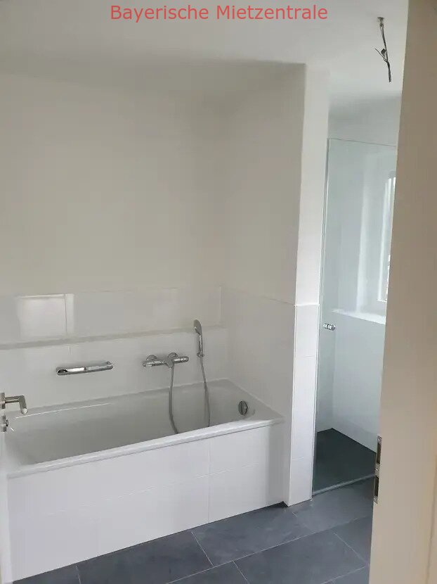 ***BAYERISCHE MIETZENTRALE: Exklusive, neuwertige 3-Zimmer-Wohnung mit luxuriöser Innenausstattung mit Balkon in Waldtrudering!!!***