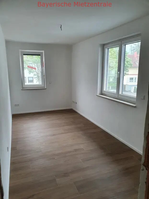 ***BAYERISCHE MIETZENTRALE: Exklusive, neuwertige 3-Zimmer-Wohnung mit luxuriöser Innenausstattung mit Balkon in Waldtrudering!!!***