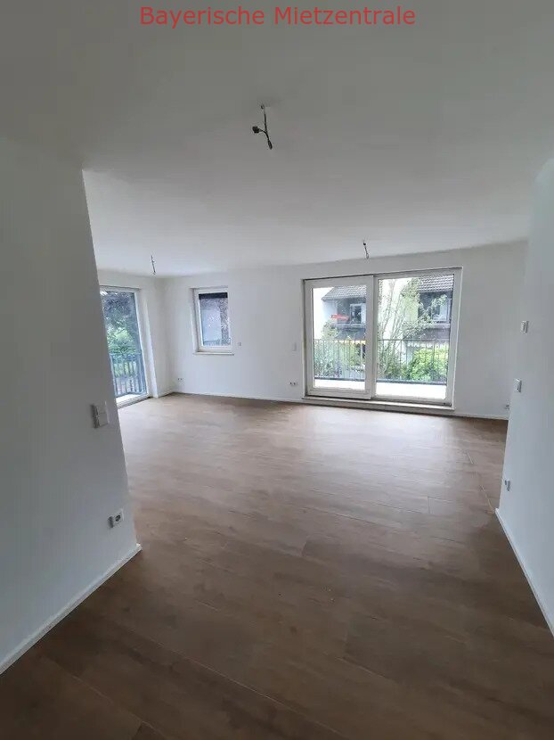***BAYERISCHE MIETZENTRALE: Exklusive, neuwertige 3-Zimmer-Wohnung mit luxuriöser Innenausstattung mit Balkon in Waldtrudering!!!***