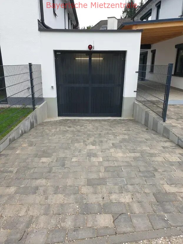 ***BAYERISCHE MIETZENTRALE: Exklusive, neuwertige 3-Zimmer-Wohnung mit luxuriöser Innenausstattung mit Balkon in Waldtrudering!!!***