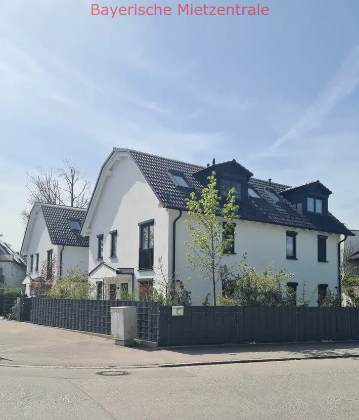 ***BAYERISCHE MIETZENTRALE: Exklusive, neuwertige 3-Zimmer-Wohnung mit luxuriöser Innenausstattung mit Balkon in Waldtrudering!!!***