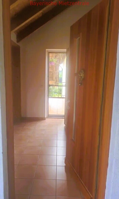 ***BAYERISCHE MIETZENTRALE: Helle Dachterassenwohnung mit hohen Räumen und gehobener Innenausstattung in sehr ruhiger Lage!!!***