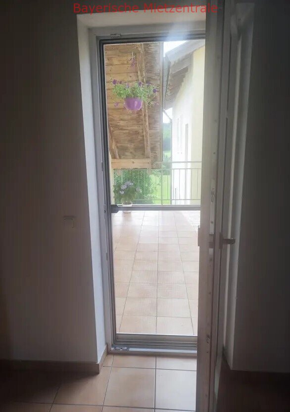 ***BAYERISCHE MIETZENTRALE: Helle Dachterassenwohnung mit hohen Räumen und gehobener Innenausstattung in sehr ruhiger Lage!!!***