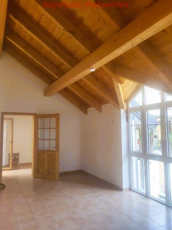 ***BAYERISCHE MIETZENTRALE: Helle Dachterassenwohnung mit hohen Räumen und gehobener Innenausstattung in sehr ruhiger Lage!!!***