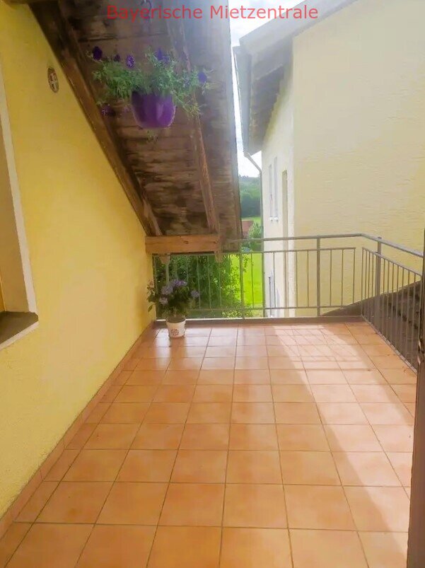 ***BAYERISCHE MIETZENTRALE: Helle Dachterassenwohnung mit hohen Räumen und gehobener Innenausstattung in sehr ruhiger Lage!!!***