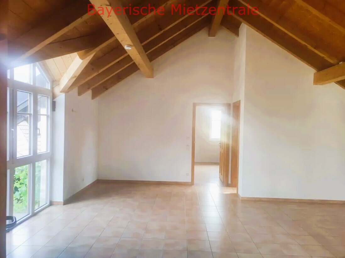 ***BAYERISCHE MIETZENTRALE: Helle Dachterassenwohnung mit hohen Räumen und gehobener Innenausstattung in sehr ruhiger Lage!!!***