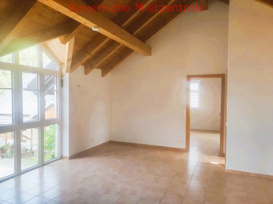***BAYERISCHE MIETZENTRALE: Helle Dachterassenwohnung mit hohen Räumen und gehobener Innenausstattung in sehr ruhiger Lage!!!***