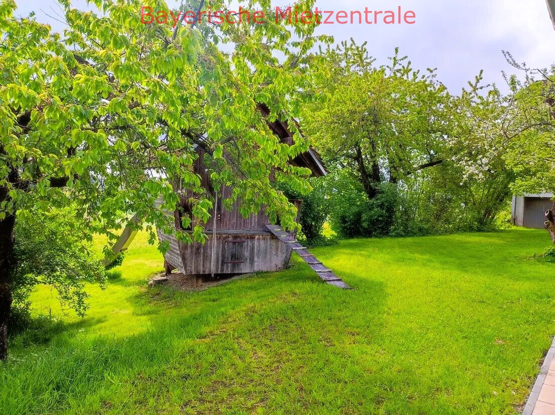 ***BAYERISCHE MIETZENTRALE: Helle Dachterassenwohnung mit hohen Räumen und gehobener Innenausstattung in sehr ruhiger Lage!!!***