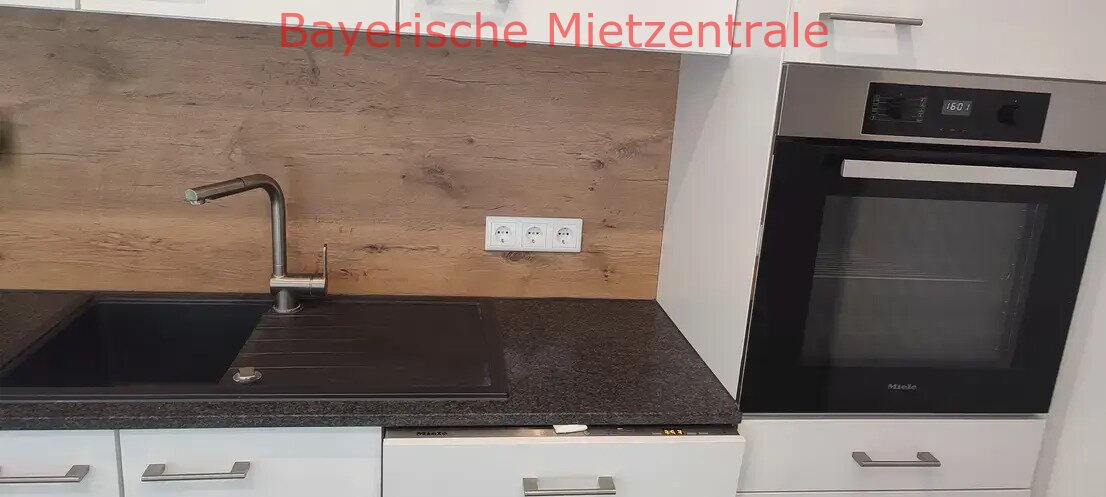 ***BAYERISCHE MIETZENTRALE: Energie A+ - lichtdurchflutete 4-Zimmerwohnung mit 2 PKW-Stellplätzen und herrlichem Garten!!!***