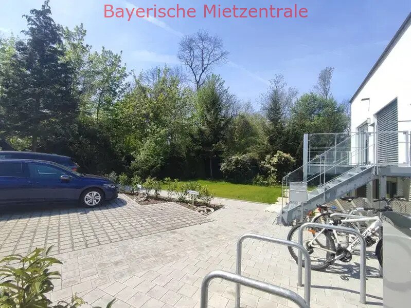 ***BAYERISCHE MIETZENTRALE: Energie A+ - lichtdurchflutete 4-Zimmerwohnung mit 2 PKW-Stellplätzen und herrlichem Garten!!!***