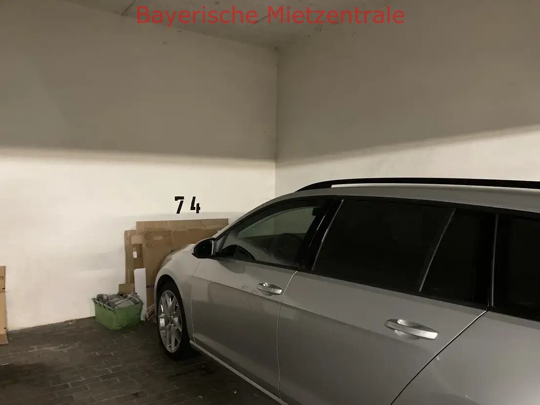 ***BAYERISCHE MIETZENTRALE: 2-Zimmer DG-Wohnung mit Balkon und Tiefgaragenstellplatz in Amberg, zentral und ruhig!!!***