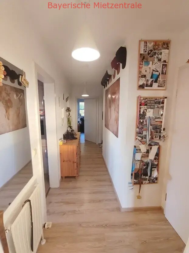***BAYERISCHE MIETZENTRALE: 2-Zimmer DG-Wohnung mit Balkon und Tiefgaragenstellplatz in Amberg, zentral und ruhig!!!***