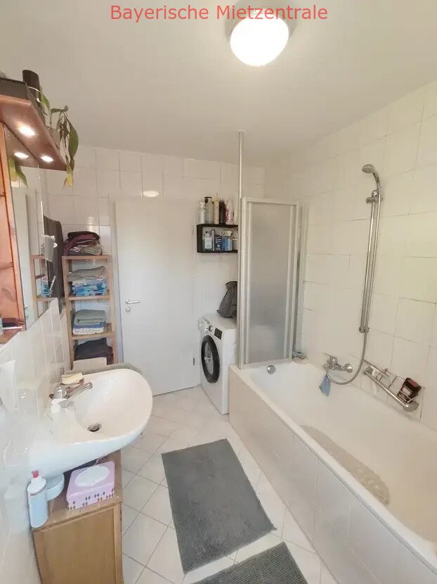 ***BAYERISCHE MIETZENTRALE: 2-Zimmer DG-Wohnung mit Balkon und Tiefgaragenstellplatz in Amberg, zentral und ruhig!!!***