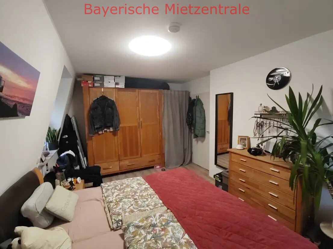 ***BAYERISCHE MIETZENTRALE: 2-Zimmer DG-Wohnung mit Balkon und Tiefgaragenstellplatz in Amberg, zentral und ruhig!!!***
