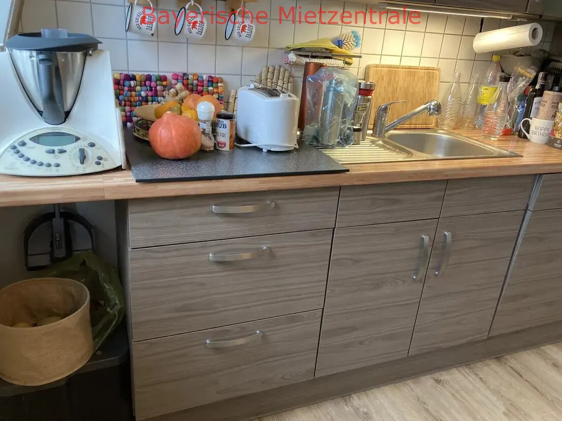 ***BAYERISCHE MIETZENTRALE: 2-Zimmer DG-Wohnung mit Balkon und Tiefgaragenstellplatz in Amberg, zentral und ruhig!!!***