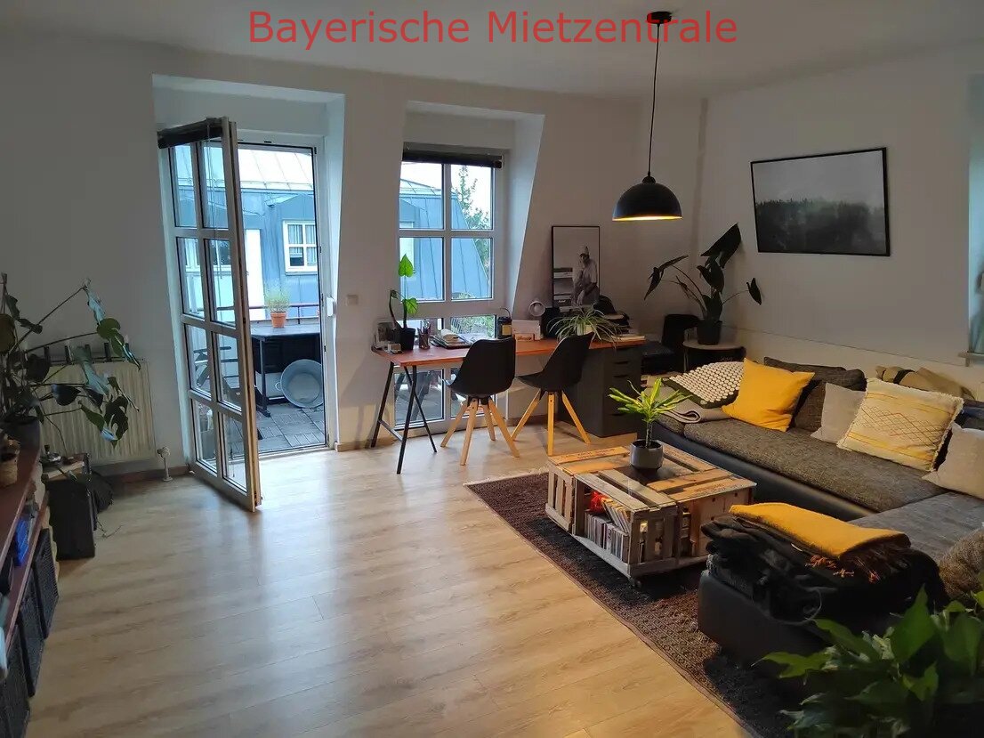 ***BAYERISCHE MIETZENTRALE: 2-Zimmer DG-Wohnung mit Balkon und Tiefgaragenstellplatz in Amberg, zentral und ruhig!!!***