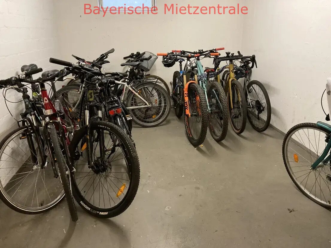 ***BAYERISCHE MIETZENTRALE: 2-Zimmer DG-Wohnung mit Balkon und Tiefgaragenstellplatz in Amberg, zentral und ruhig!!!***
