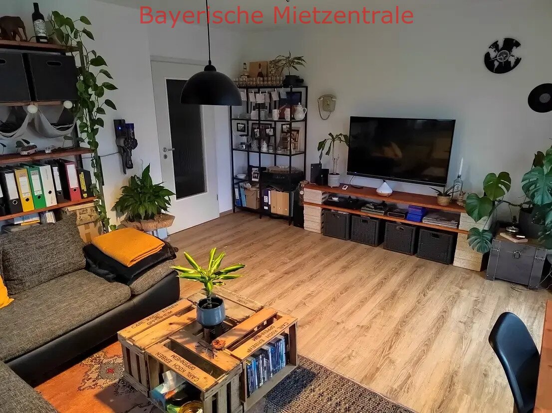 ***BAYERISCHE MIETZENTRALE: 2-Zimmer DG-Wohnung mit Balkon und Tiefgaragenstellplatz in Amberg, zentral und ruhig!!!***