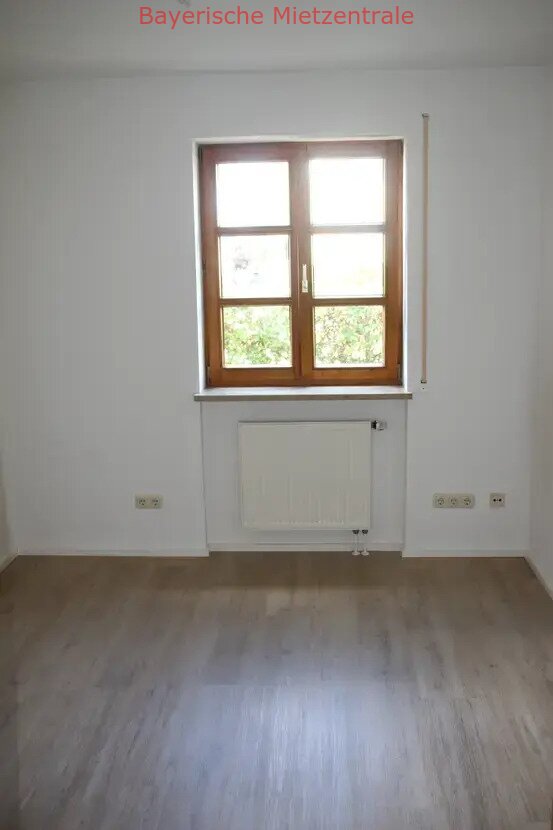***BAYERISCHE MIETZENTRALE: Stilvolle, vollst. renovierte 3-Raum-Erdgeschosswohnung mit geh. Innenausstattung!!!***