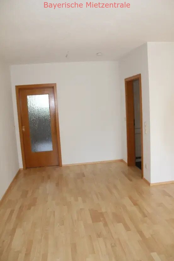 ***BAYERISCHE MIETZENTRALE: Stilvolle, vollst. renovierte 3-Raum-Erdgeschosswohnung mit geh. Innenausstattung!!!***