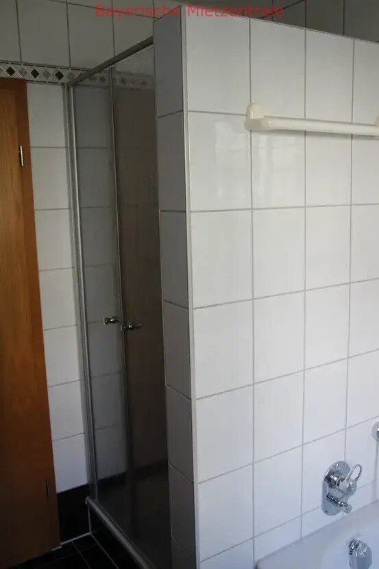 ***BAYERISCHE MIETZENTRALE: Stilvolle, vollst. renovierte 3-Raum-Erdgeschosswohnung mit geh. Innenausstattung!!!***
