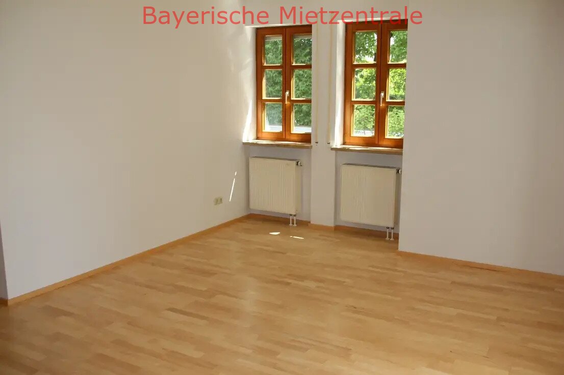 ***BAYERISCHE MIETZENTRALE: Stilvolle, vollst. renovierte 3-Raum-Erdgeschosswohnung mit geh. Innenausstattung!!!***
