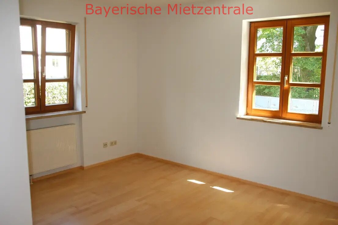 ***BAYERISCHE MIETZENTRALE: Stilvolle, vollst. renovierte 3-Raum-Erdgeschosswohnung mit geh. Innenausstattung!!!***
