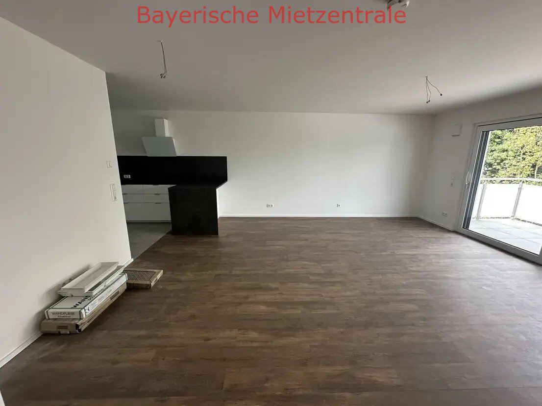 ***BAYERISCHE MIETZENTRALE: Erstbezug: Wohnung mit drei Zimmern sowie Balkon und EBK in Neustadt!!!***